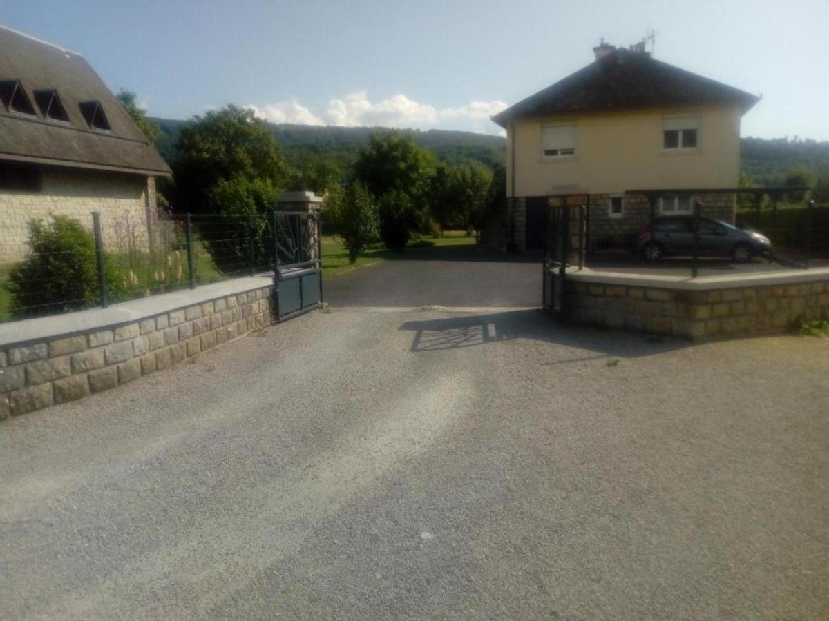 Apartamento La Clematite D'Olt Saint-Côme-dʼOlt Exterior foto
